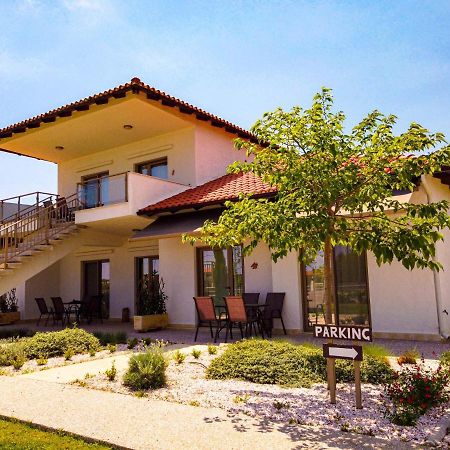 Varkes Suites 1 Неа Потидея Екстериор снимка